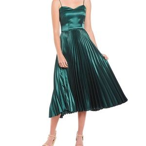 Gianni Bini size 4 Emerald Spaghetti Strap Gown